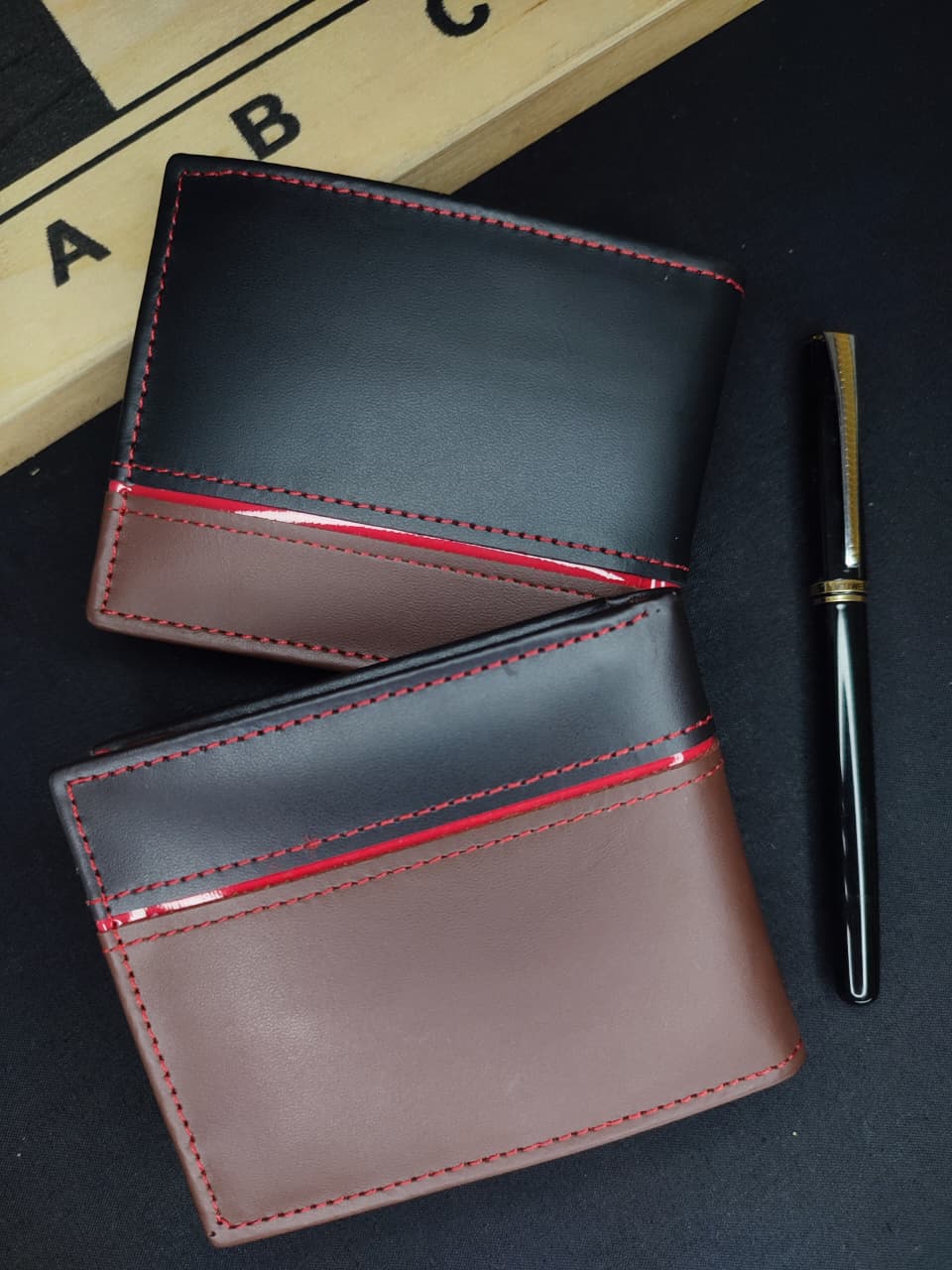 Premium Quality Dual-Tone Leather Wallet - Durable and Elegant